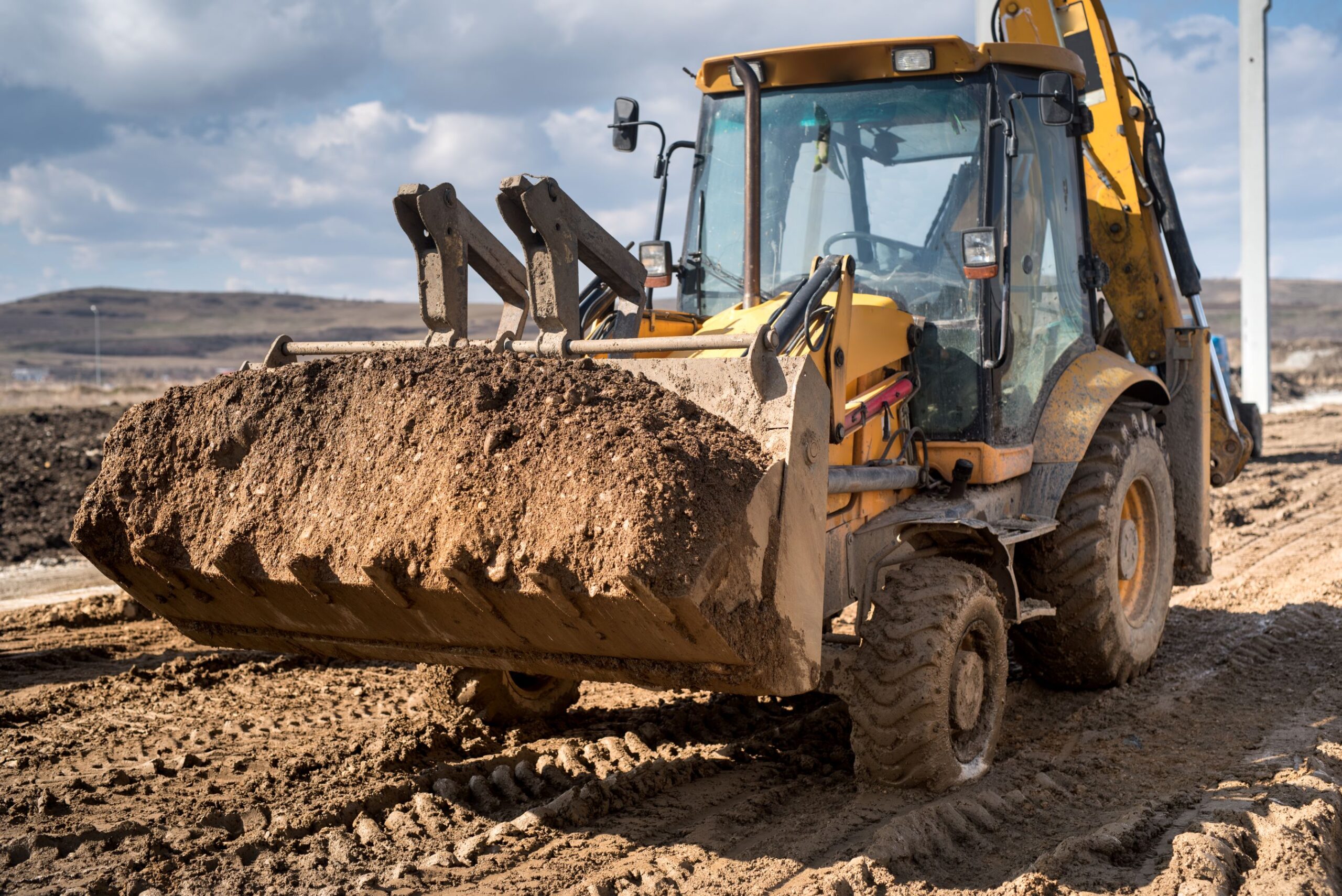 backhoe service and repair at the worksite